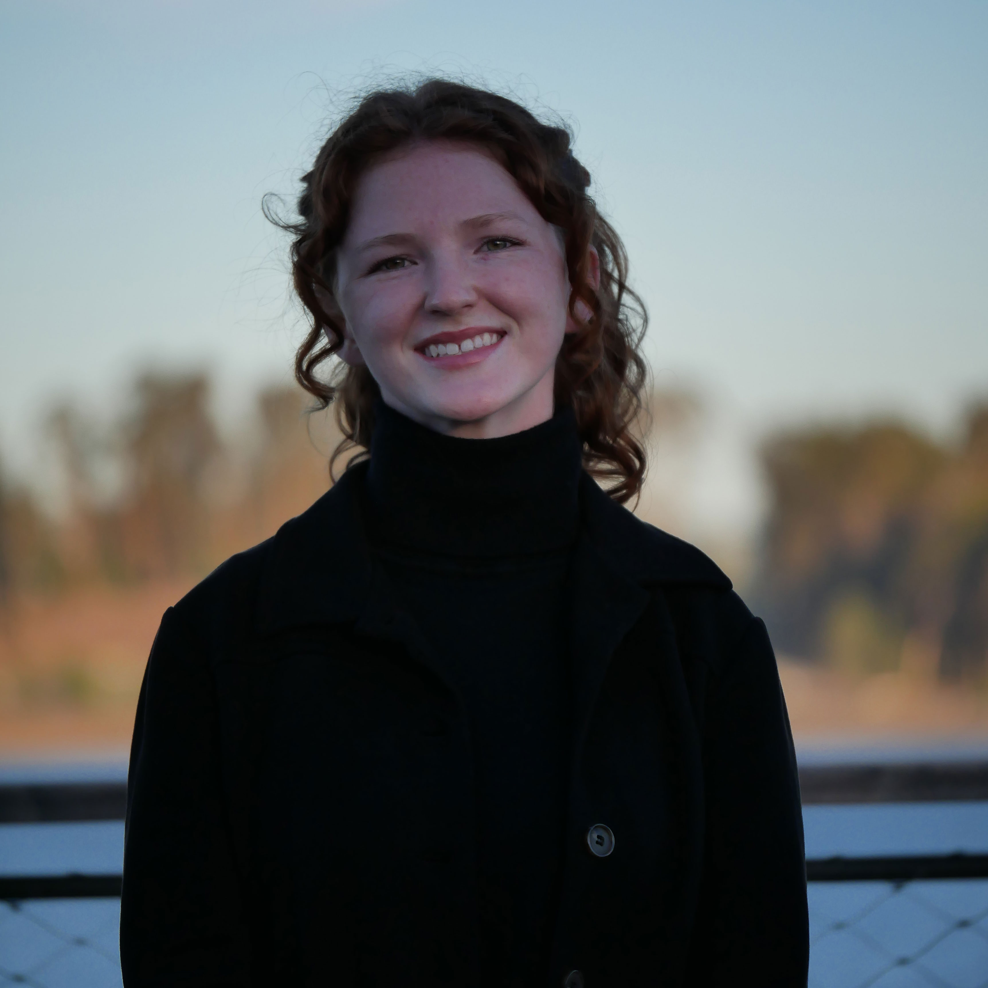 elizabeth headshot smiling